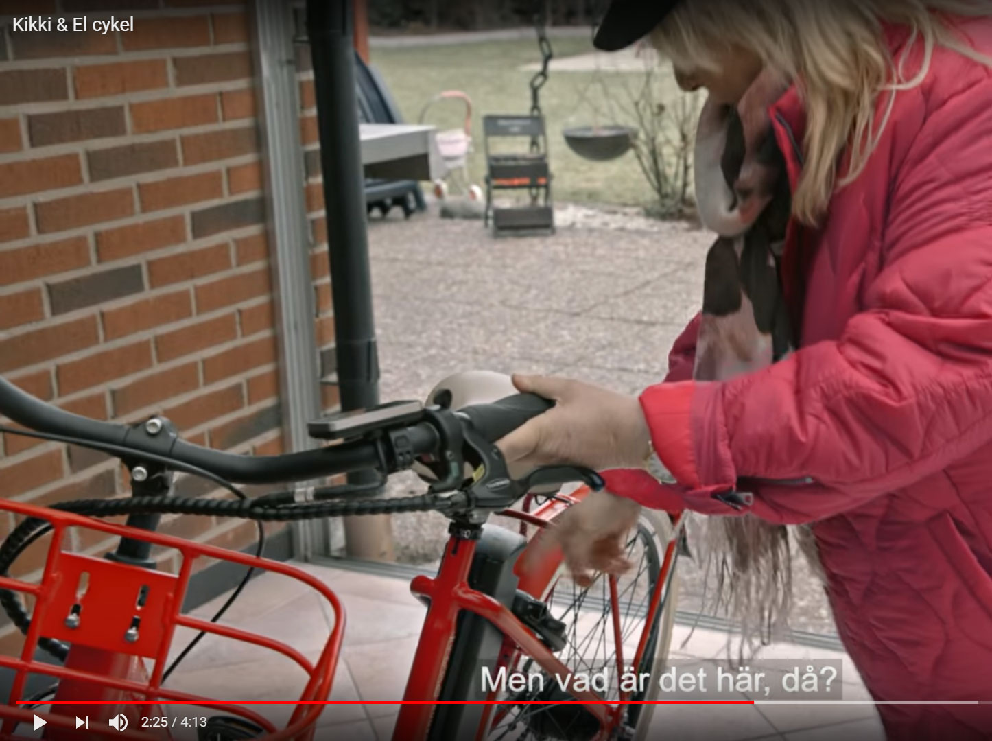 Kikki Danielsson prövar elcykel i blocketreklam